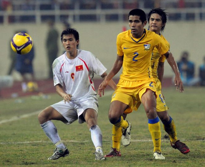 Công Vinh và Vũ Phong là những người ghi bàn giúp đội tuyển Việt Nam thắng 2-1 trong trận chung kết lượt đi ngay tại sân Rajamangala (Thái Lan). Ở trận lượt về, Teerasil Dangda sớm mở tỷ số cho Thái Lan nhưng tới phút 90+4, Công Vinh đã ghi bàn thắng quý hơn vàng ấn định trận hòa 1-1. Đội tuyển Việt Nam thắng chung cuộc 3-2.